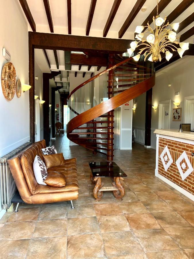 Hotel Villa Maria Revilla De Camargo Eksteriør bilde
