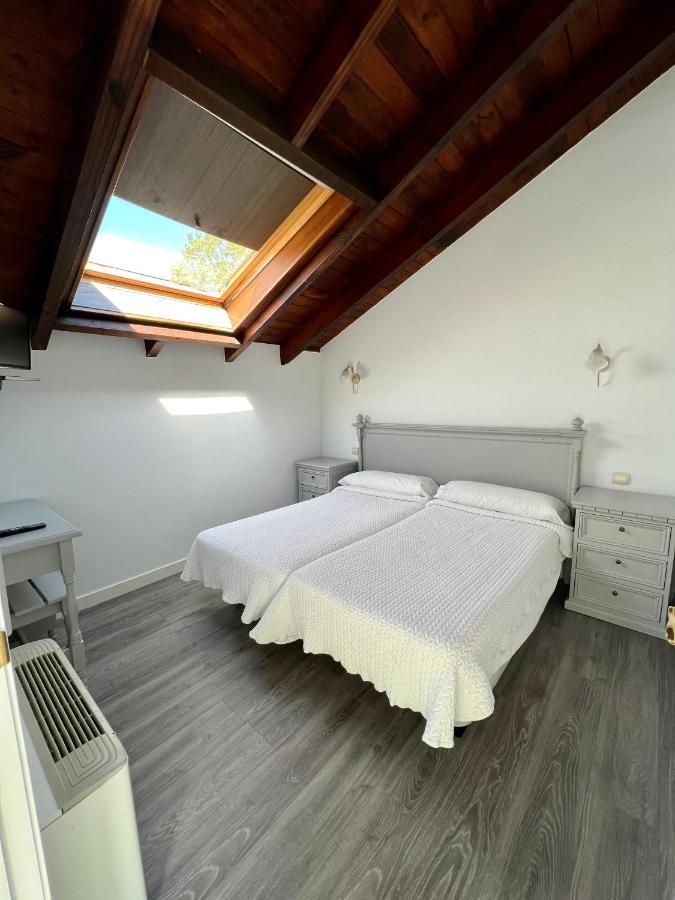 Hotel Villa Maria Revilla De Camargo Eksteriør bilde