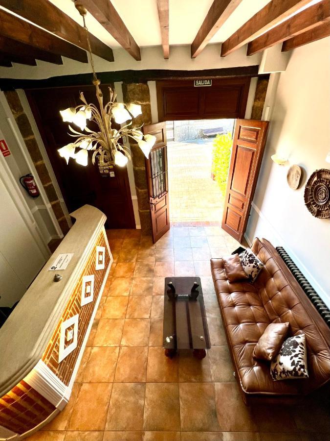 Hotel Villa Maria Revilla De Camargo Eksteriør bilde