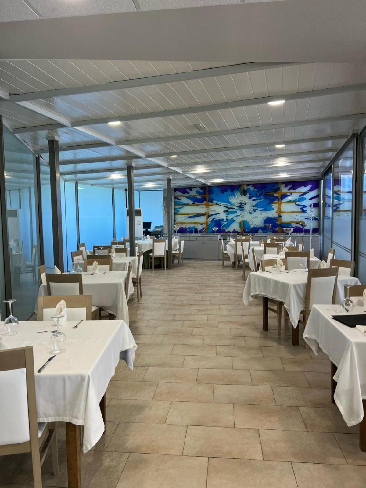 Hotel Villa Maria Revilla De Camargo Eksteriør bilde