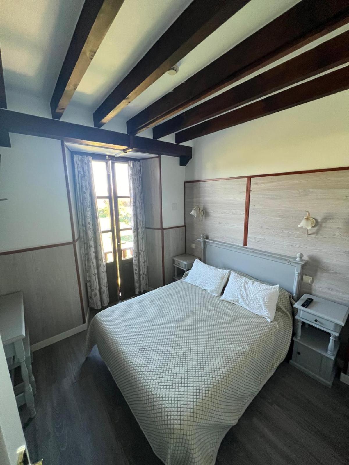 Hotel Villa Maria Revilla De Camargo Eksteriør bilde