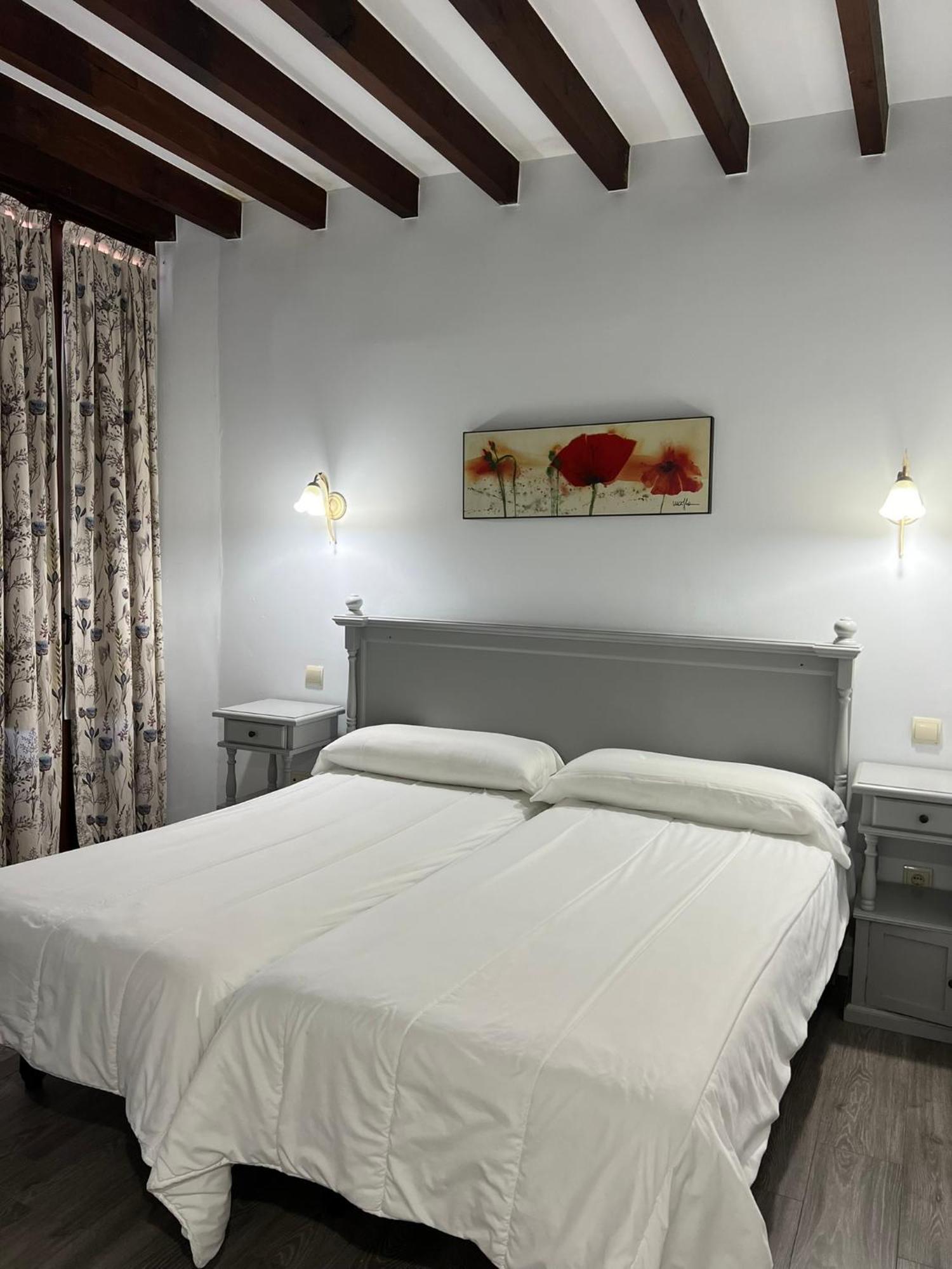 Hotel Villa Maria Revilla De Camargo Eksteriør bilde